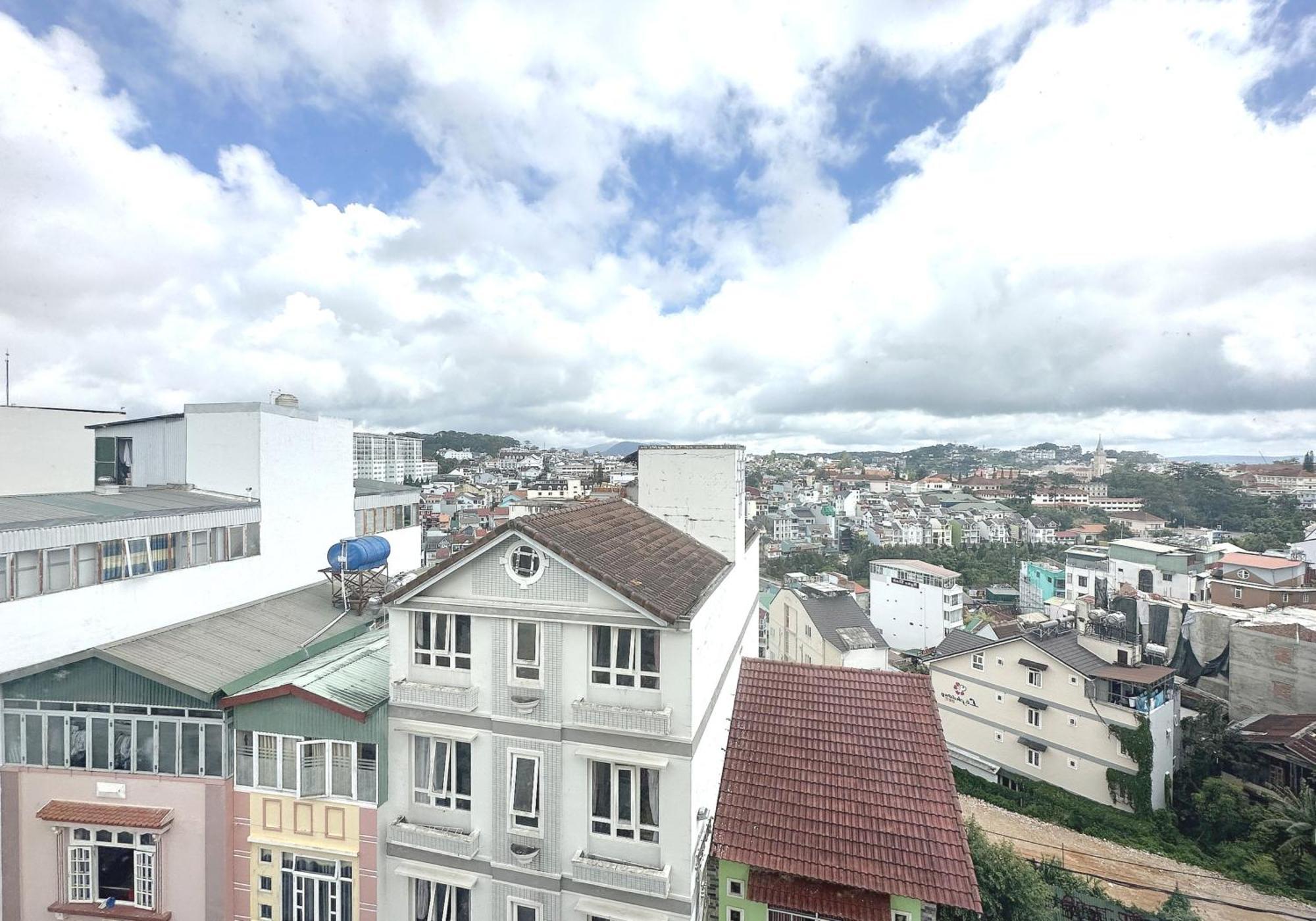 Oyo 1196 Le Vu Hotel Đà Lạt Exterior foto