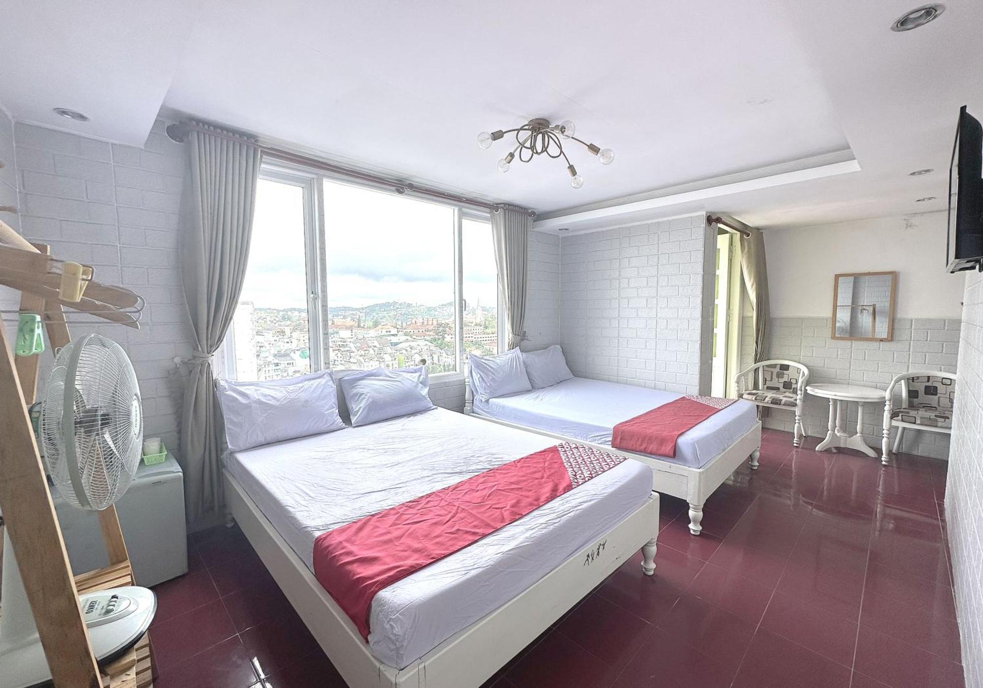Oyo 1196 Le Vu Hotel Đà Lạt Exterior foto
